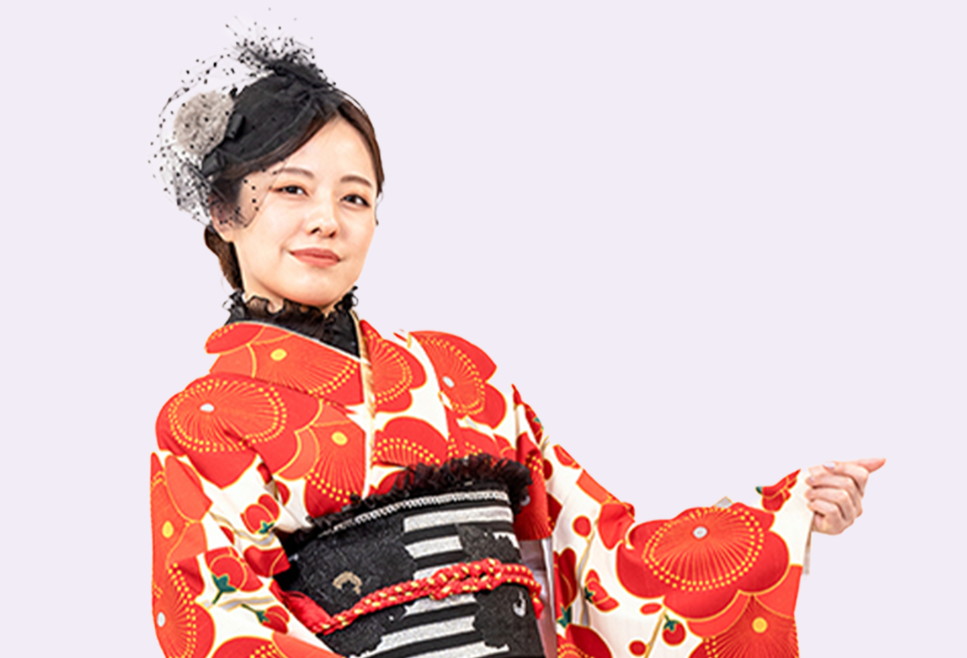 着物を着てポーズをとる女性